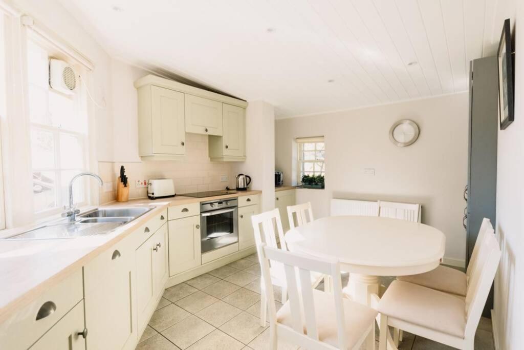 Factors House - A Comfy Cottage In Countryside Park With Wifi And Access To Bar And Pool Περθ Εξωτερικό φωτογραφία