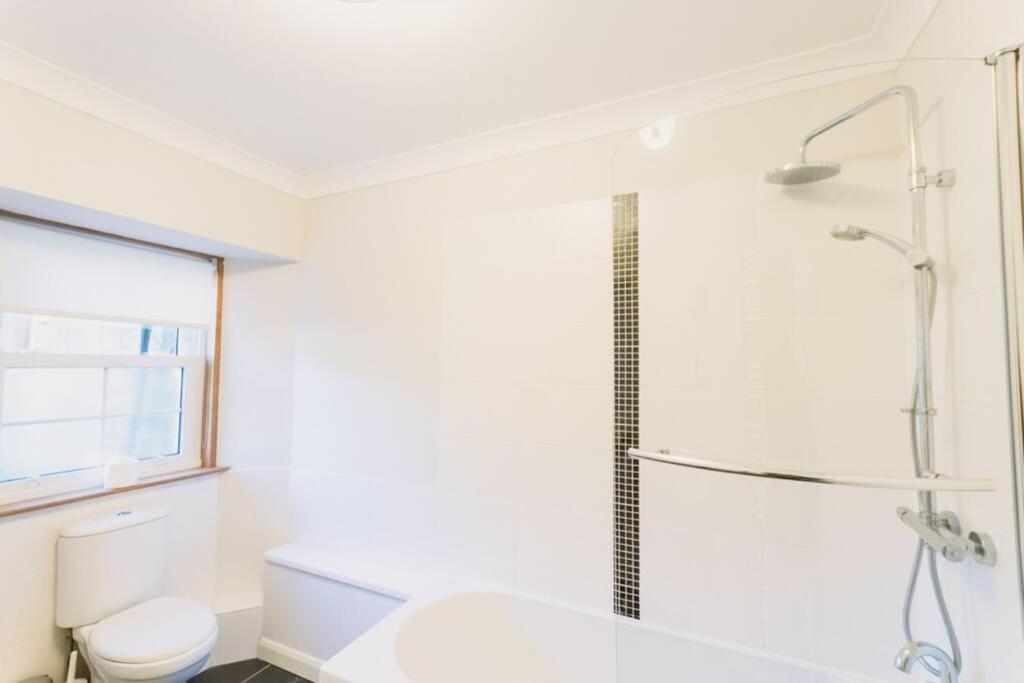 Factors House - A Comfy Cottage In Countryside Park With Wifi And Access To Bar And Pool Περθ Εξωτερικό φωτογραφία